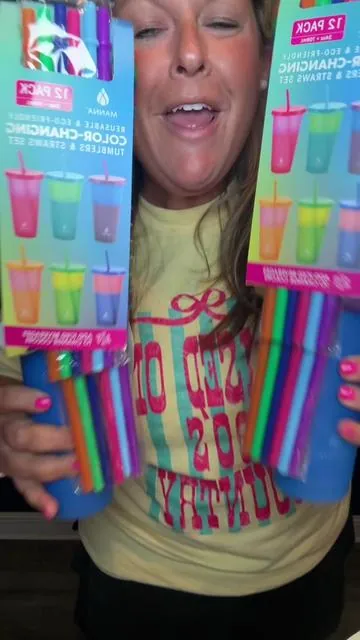 THEY ARE ON SALE NOW! These color changing cups are so fun, come with kids and straws and are 24 ounces. #cup #cups #colorchanging #dealsforyoudays #sale 