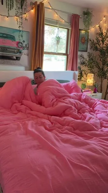 Muslin cotton bedding is breathable, and so cozy that we trust it for infants. SOLD 🙌🏼 #muslinblanket #bedding #cottonbedding #coolingbedding #menopausesupport 