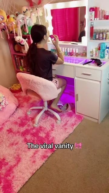 The viral vanity 💖 @CollaredEagle #dealsforyoudays #vanity #vanitytour #vanitymirror #vanityorganization 