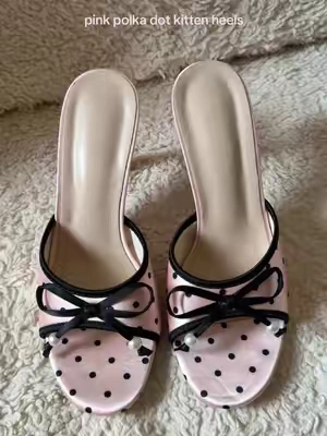These heels are sooo cute🎀