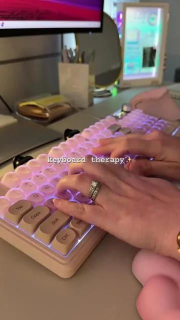 keyboard therapy for your scroll ✨⌨️ this colorway is absolutely gorgeous in person 🤍🤎 the rose ash keys have such a clean, cozy look on my desk. and before anyone asks… it sounds a little louder in the video than it does in real life 😅 it’s actually a pretty quiet keyboard for everyday work and typing. #keyboardtherapy #asmrkeyboard #mechanicalkeyboard #desksetup #tiktokshopfinds 