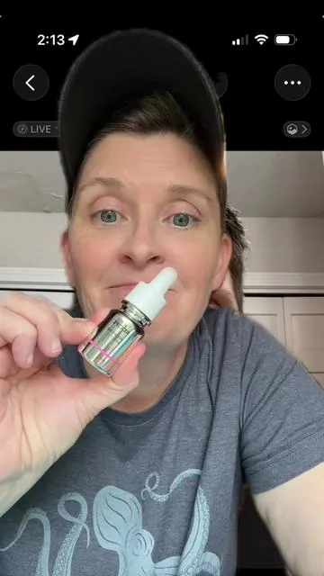 In less than eight days, there is a massive difference in my skin as you can see by the picture. I’ve used this product three maybe four times and only need between five and six drops because a little goes a long way #greenscreen #recipevolufiline #volufiline #volufilinebeforeandafter #aginggracefully 
