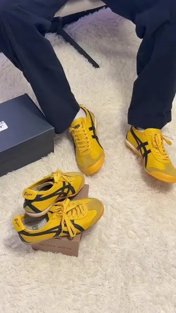 Very comfortable and clean shoe right here that’s selling crazy