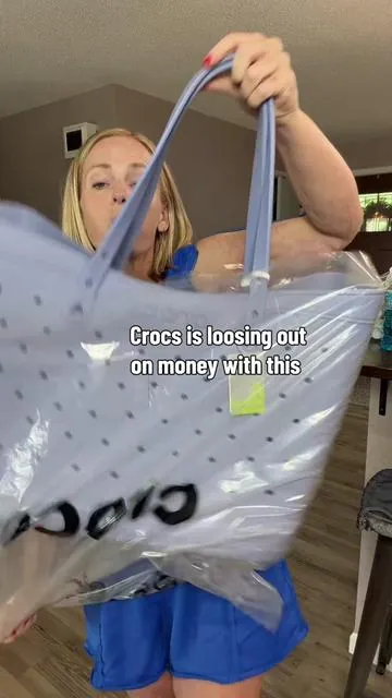 Crocs large tote is lightweight and a great size #crocs #crocstotebag #summerwins #dealsforyoudays #totebag 