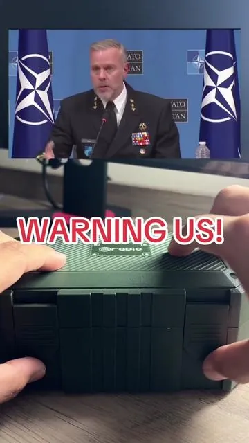Hand Crank Radio #survivaltips #warning #outdoors #dadsoftiktok #handcrankradio 