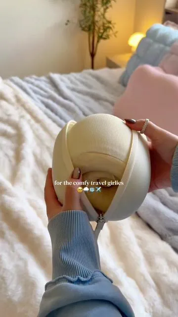 supportive neck travel pillow by mellow x avio?! yes please 🥹🌨️✈️ #travelpillow #avioxmellowsleep #neckpillow #avio #mellowsleep 