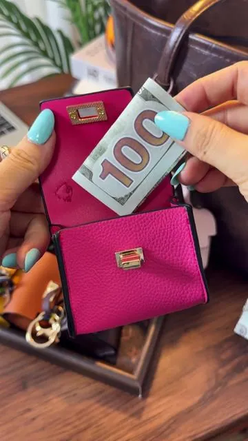 Últimamente he estado obsesionada con esta mini bolsita.#Tiktokshopstockup #mothersdaygift #keychain #smallbizlove #weeklydealsn 