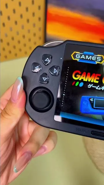 ¿Quieres volver a esa época en la que no había Wi-Fi, solo diversión y juegos? 🎮✨ Esta consola SF3000 tiene más de 3,000 juegos clásicos de los 90’s. ¡Desde Mario hasta Pokémon, King of Fighters y F1 Racing, todos los favoritos de la infancia están aquí! #qamesconsole #SummerVibes #90skids #TikTokShopDealsforYouDays #fathersdaygift 