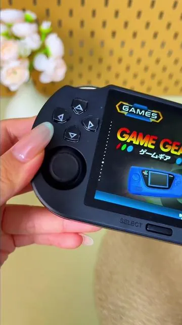¿Quieres volver a esa época en la que no había Wi-Fi, solo diversión y juegos? 🎮✨ Esta consola SF3000 tiene más de 3,000 juegos clásicos de los 90’s. ¡Desde Mario hasta Pokémon, King of Fighters y F1 Racing, todos los favoritos de la infancia están aquí! #qamesconsole #SummerVibes #90skids #TikTokShopDealsforYouDays #fathersdaygift 