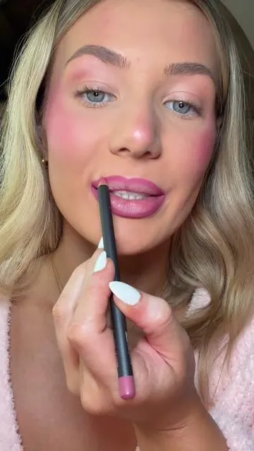 The cool-toned pink lip combo of my Barbie dreamsss💕🎀💄✨ @M.A.C Cosmetics Store #maccosmetics #lipcombo #viralmakeup #DealsForYouDays #cooltonedmakeup 