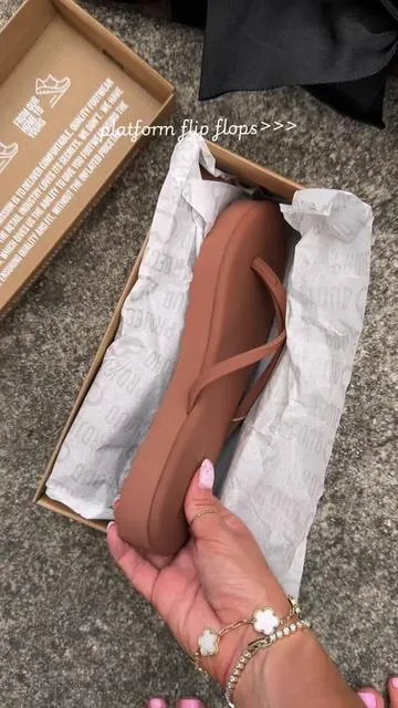allll the neutral colors too 🖤🤎 @Project Cloud Shoes Elevation Flip Flop Sandals #projectcloudnewarrivals #projectcloud #platformflipflops #platformsandals #womenssandals 