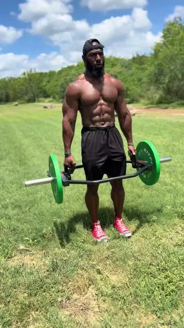 If you’re a busy dad, this is how I get a full body workout in 30 minutes every other day. This Sunny Health and Fitness Hex Trap Bar lets me train trap bar deadlifts, farmer carries, shrugs, lunges, step ups, curls, presses, and more with one piece of equipment. The swivel handles feel natural on my wrists, the grip feels secure, and I can get a full body strength workout without spending hours in the gym. @SunnyHealthFitness  #homegym #trapbar #deadlifts #strengthtraining #dealsforyoudays 