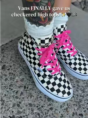 Laces and socks from @vans 🖤🩷 #vans #authentic #checkered #hightops #altgirl 