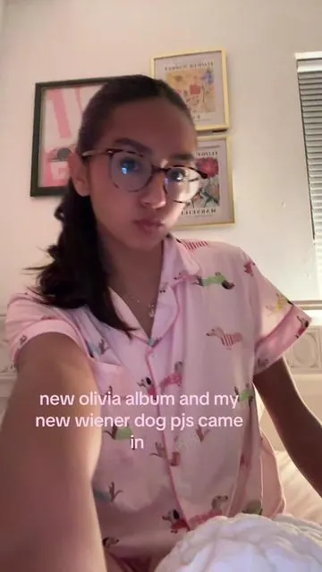 not sponsored yesterday was just a really great day (ignore me messing up the lyrics) #oliviarodrigo #dachshunds 
