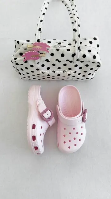 #crocs #pinkcrocs #crocsshoes #cutecrocs #dealsforyoudays 