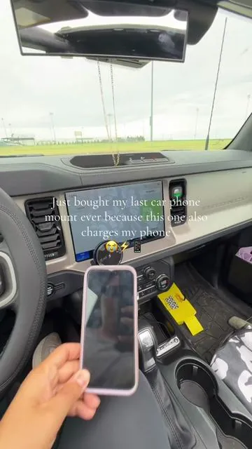 In love! 😍 #carphoneholder #carphonemount #phoneholder #caraccessories #tiktokshopdealsforyoudays 