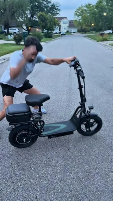 Sit down scooter. #creatorsearchinsights #escooters #escooter #ebike #sitdownscooter 