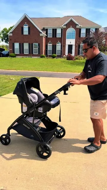 Car seat and stroller combo #combo #carseat #stroller #foryoupage #carseatstrollercombo 