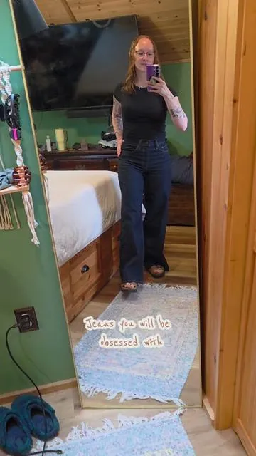 So incredibly comfortable and stylish Levi jeans #levi #womensfashion #jeans #dealsforyoudays #tiktokshop 