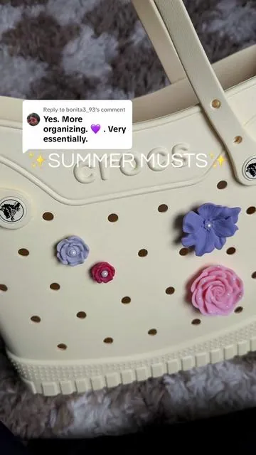 Replying to @bonita3_93 must haves! ✨ #crocs #totebags #dealsforyoudays #crocstotebag @Crocs 