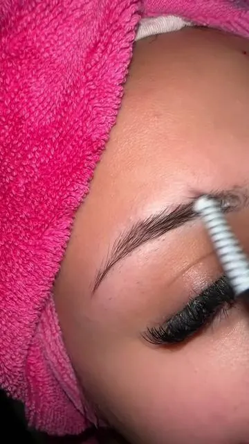 #contentcreator #makeuptutorial #browtutorial #browshaping #makeuphacks 