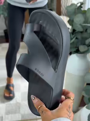 These are my go to daily sandals! Hints why they’re scuffed. Absolutely love them! @Crocs #crocs #crocssandals #platformsandals #comfortablesandals #dealsforyoudays 