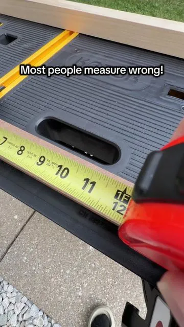 This made measuring that piece of wood so much easier. Most people do not know how to use a tape measure. This is going to make their cuts more accurate. @MILESEEY Golf & Gear @MILESEEY  #dealsforyoudays #dfyd #tapemeasure #fathersdaygift #digitaltapemeasure 