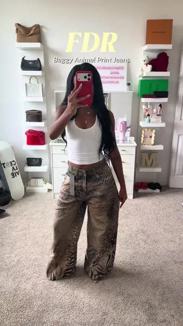these animal print baggy jeans are so cuteeee! #dealsforyoudays #outfitinspo #baggyjeans #animalprint 