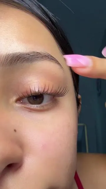 #fyp #okaylovelashes #lashcluster #naturalclusters #diylashes @lashcollabvivian 
