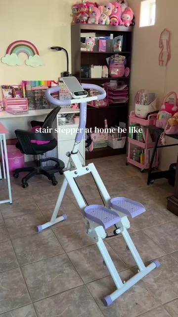 i can’t take him seriously 😂 anyways, i’m blessed to be comfy/bummy at my own home 💖 #stairstepper #workout #cardio #legworkout #homeworkout 