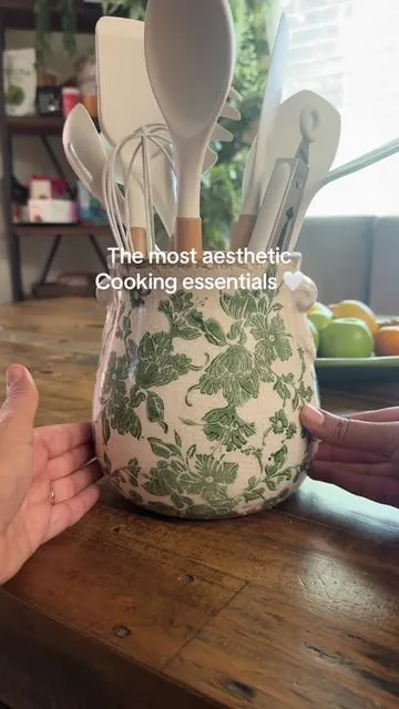 This 10 piece is perfect for cooking all your meals🤍#siliconecookingutensils #cookingutensils #kitchenessentials #aesthetickitchen #dealsforyoudays 