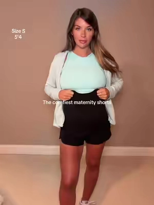 Soo comfy with the built in shorts underneath! #maternityfashion #maternityclothes #maternityoutfits #maternitystyle 