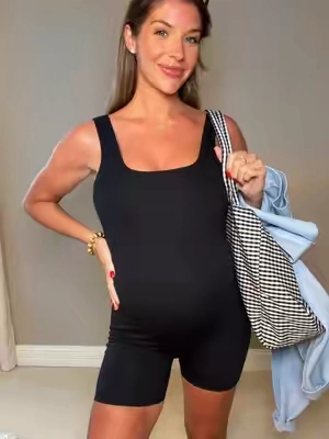 Sooo good for this hot summer weather 👏🏻 #maternityfashion #maternityclothes #maternityoutfits #maternitystyle 