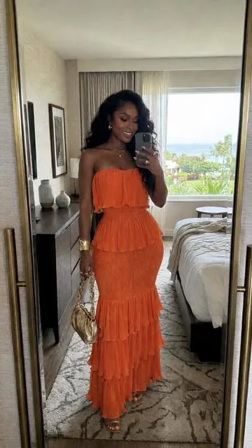 POV: You found the ultimate showstopper dress for your vacation. 🧡🌴#ootd #vacationoutfits #summerstyle #maxidress #tiktokfashion 