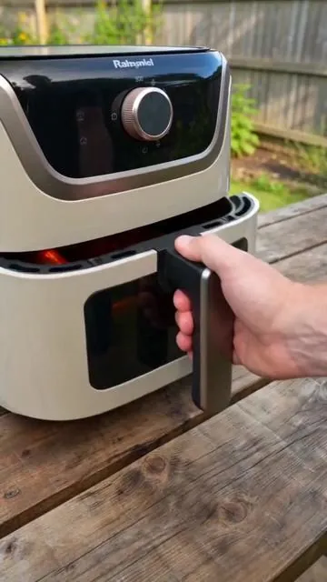 Make delicious food with your air fryer easily! These paper liners keep it clean, no food stuck, no tough stains. Perfect for home kitchen.#fyp #dealsforyoudays #SummerVibes #AirFryerTips #kitchenhack 