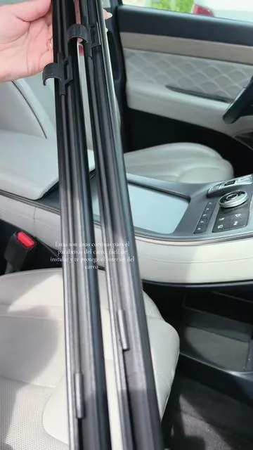 Éstas son una cortina que va instalada en el parabrisas de tu carro, son de fácil instalación se sube y se baja fácilmente. Te protege el interior del Carro de los rayos ultravioleta cuidando así toda la pizarra y para cuando te montes en él. El carro esté más fresco y el aire pueda funcionar y enfriar más fácilmente.#accesoriosparacoche #cotinas #carro #protege #sol 