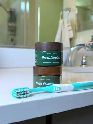 Whitens without the sensitivity! #nathanandsons #teethwhitening #pearlpowder #teeth 