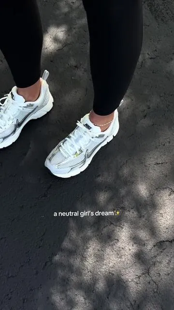 There’s just something about metallic that never misses🔥😮‍💨☁️Vomeros have a snug fit so some go up by a 1/2✨ #nikevomero5 #vomeros #metallicsneakers #bestsneakers2026 #dealsforyoudays 
