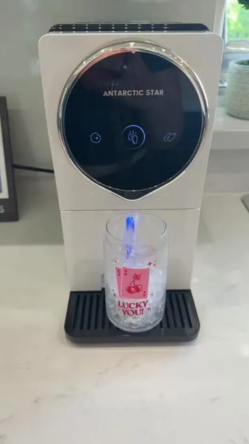 Ok this one does beat allll the other ones on the noise scale!!! #icemaker #pebbleicemachine #icemachine #homefinds #dealsforyoudays 