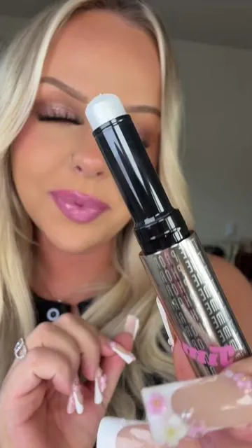 Loveeee these!! #eyeshadow #eyeshadowsticks #sparkle #dealsforyoudays #makeup 