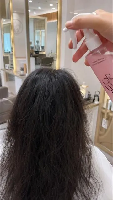 ¿Cabello con frizz? 🤯 Solo un toque, un cepillado ¡y listo! Descubre el secreto de los profesionales con Growus ✨ ¡Tu melena te lo agradecerá! 👇 #DealsForYouDays #CabelloDañado #PeloSano #Growus #AntiFrizz