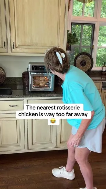 The nearest rotisserie chicken is way too far away 😂🍗 #airfryer #rotissseriechicken #homecooking #momanddaughter #kitchenfinds 