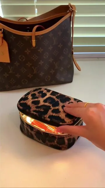 #minibag #makeuporganization #travelmakeupbag #ledmirror #makeupbag 