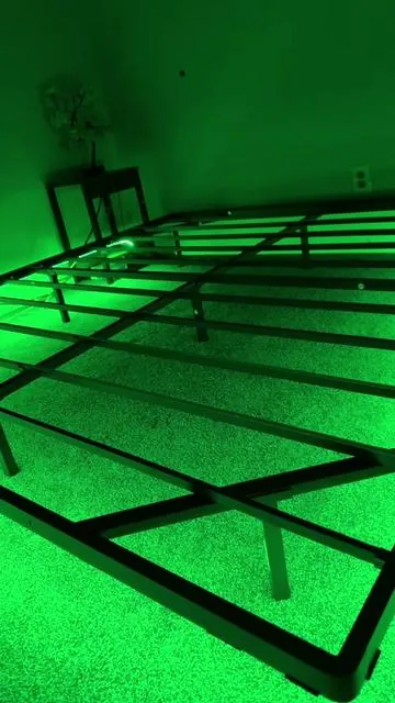 This is by far the coolest bed frame I’ve owned #dealsforyoudays #floatingbedframe #lights #floatingbed #ledlight 