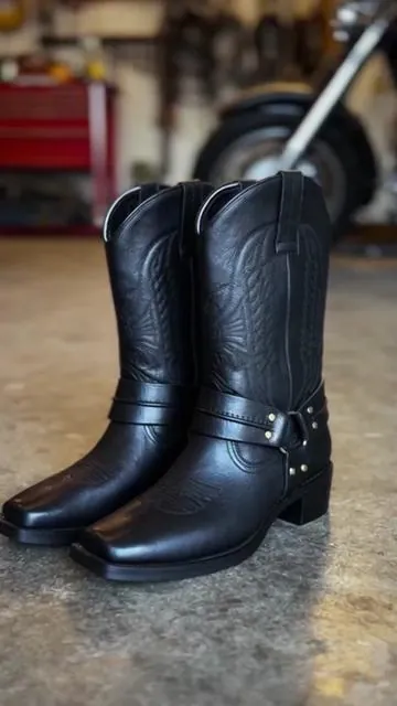 Men’s Chelsea Boots-Stylish Design for Casual & Formal Wear #mensshoes #chelseaboots #stylishshoes #casualstyle #tiktokshopdealsforyoudays 