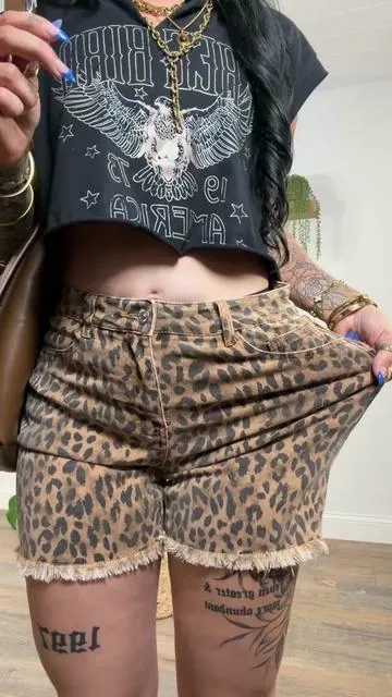 This is the color”bleached caramel cheetah” in a size small and I’m 5’3 & 133 ✨