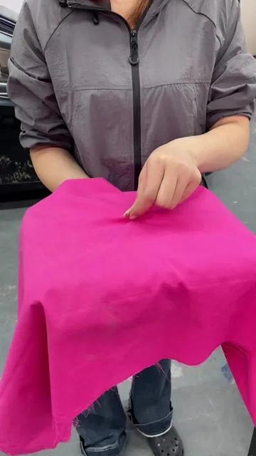 ¡Esta pequeña llave de trinquete de doble extremo de 1/4 pulgadas es increíble! Diseño de 72 dientes, funciona sin problemas incluso en espacios muy reducidos. Ideal para mantenimiento de coches, reparación de bicicletas y trabajos de bricolaje. Herramienta práctica indispensable para cualquier caja de herramientas.#AutoTools #DIYTools #CarRepair #HandTools #fyp 
