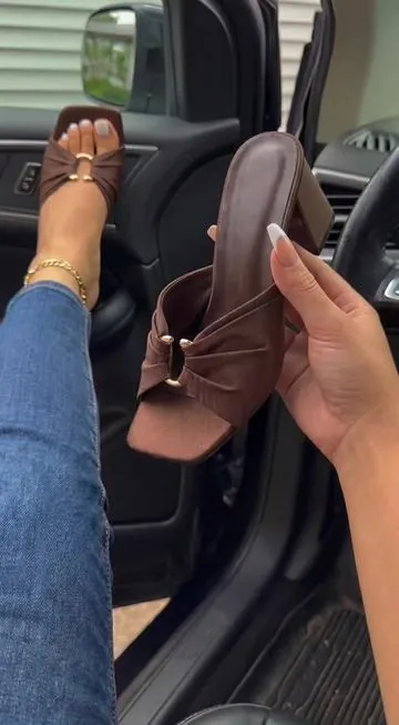 The product is in the cart, my dear friends. #sandals 