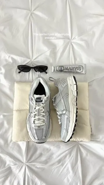 Lightweight running/walking shoes that’ll match with everything! 🤍 @Fly Kicks #nikevomero5 #nikesneakers #walkingshoes #runningshoes #dealsforyoudays