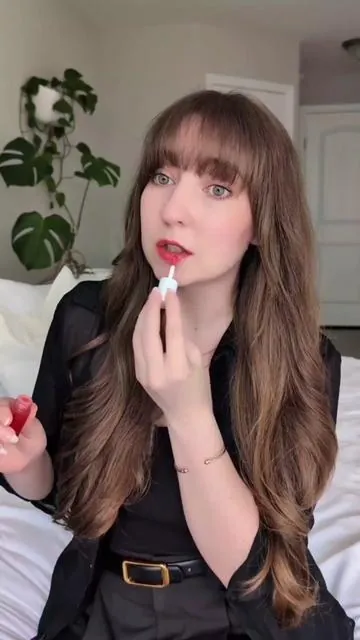 can you pull off glossy lips? my go to for an added boost of color using @NOONI lip oil 💕  #lipoil  #kbeauty  #lipstain  #kbeautycollective  #dealsforyoudays 